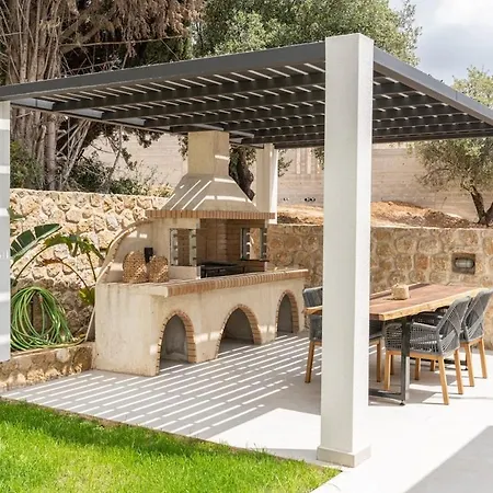 Agrilia Luxury Trapezaki Villa