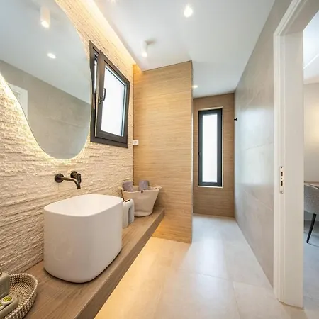 Agrilia Luxury Trapezaki