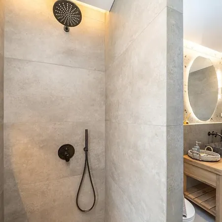 Agrilia Luxury Trapezaki 别墅 *