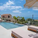 וילה Agrilia Luxury Trapezaki טרפזאקי