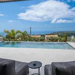 וילה Agrilia Luxury Trapezaki טרפזאקי